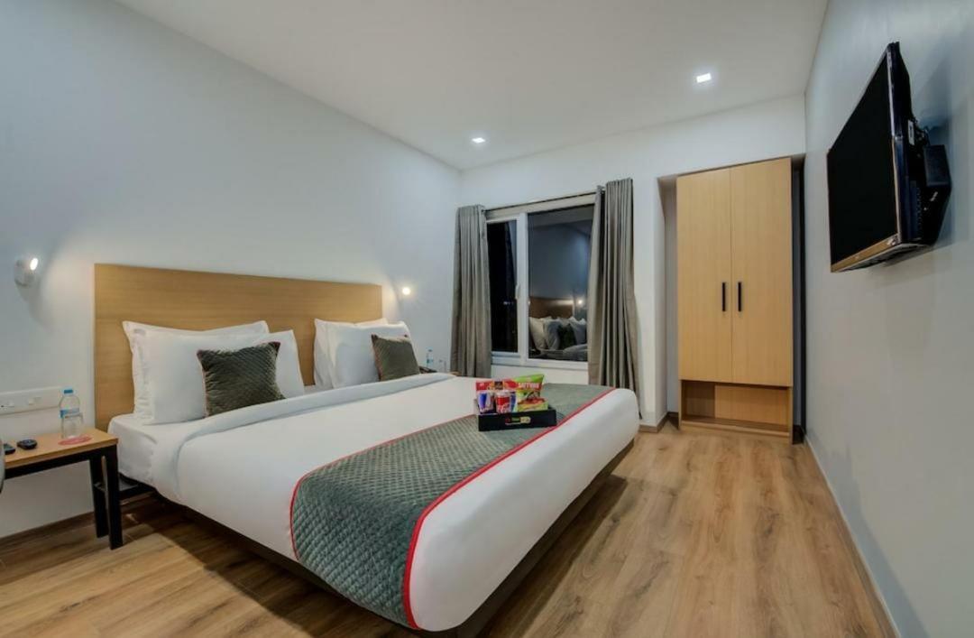 Hotel Town Plaza Пуне Екстер'єр фото